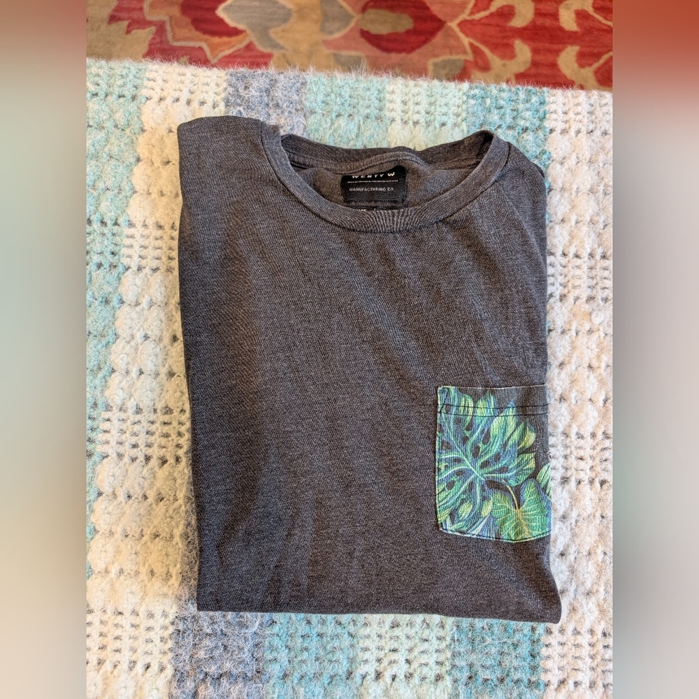 Westy Men's Gray T-Shirt with Leaf Pocket Size‎ Medium 100% Cotton